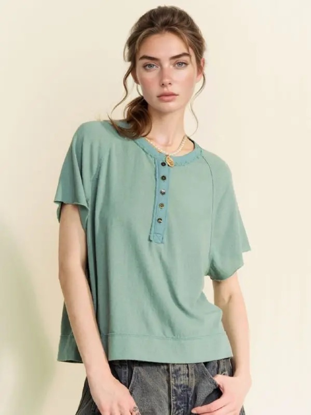 Davi & Dani Olive Sage Breezy Knit Fabric Short Sleeve T-Shirt Top, Size Medium